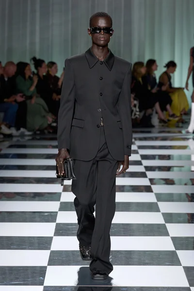 Look 63
